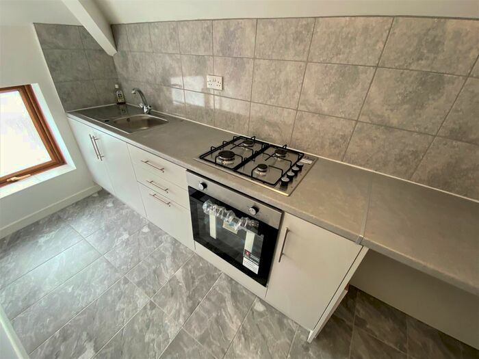 2 Bedroom Flat To Rent In City Road, Cardiff, CF24