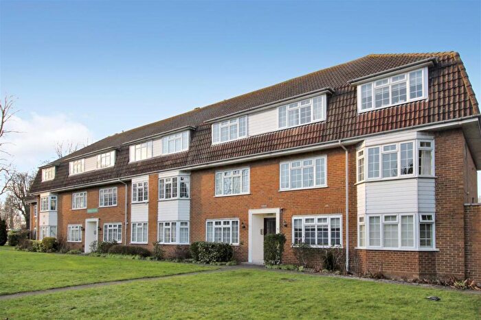 2 Bedroom Apartment For Sale In Chessington Road, Ewell, KT17