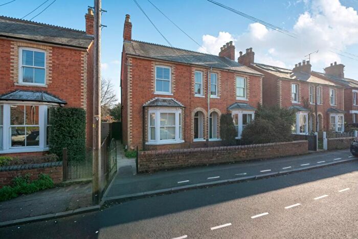 3 Bedroom Semi Detached House For Sale In Gloucester Road, Newbury, RG14