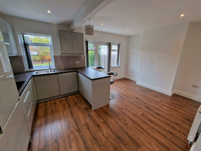 3 Bedroom Semi-Detached House To Rent In Malcolm Road, Solihull, B90