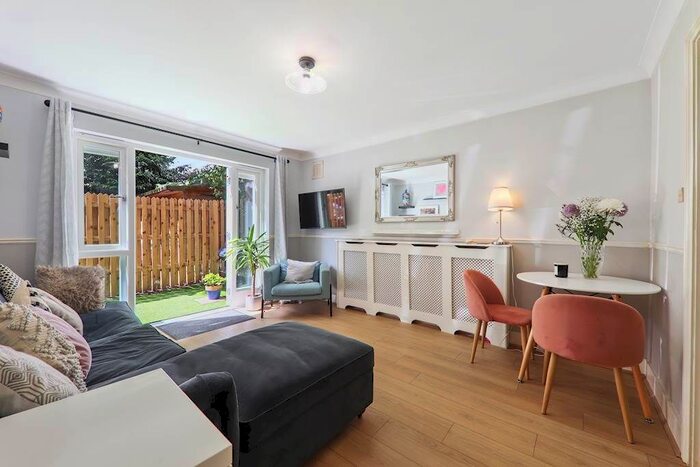 1 Bedroom Flat To Rent In Elderwood Place, West Norwood, London, SE27