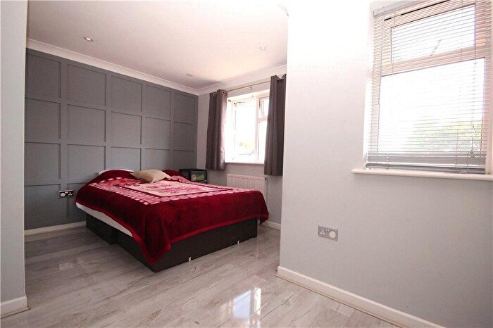 1 Bedroom Detached House To Rent In Aldershot Road, Guildford, Surrey, GU2