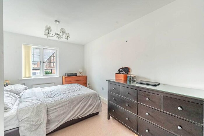 2 Bedroom Flat To Rent In Whitchurch Lane, Edgware, HA8