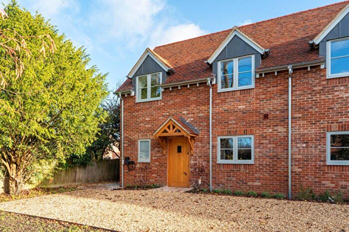 2 Bedroom Semi-Detached House For Sale In The Limes, Watlington, OX49