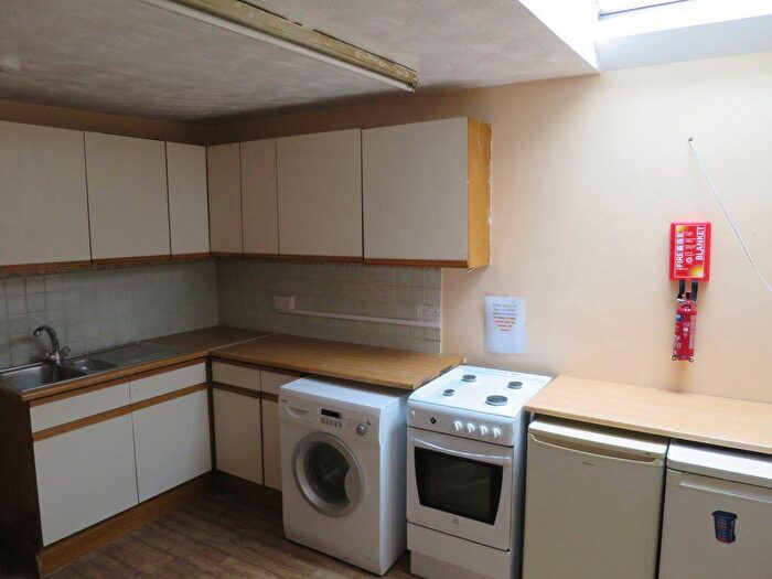 3 Bedroom Flat To Rent In Cowley Road, OX4