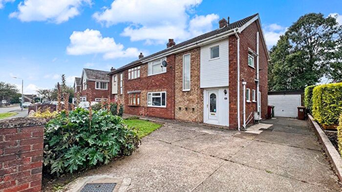3 Bedroom Semi-Detached House For Sale In High Leys Road, Bottesford, DN17