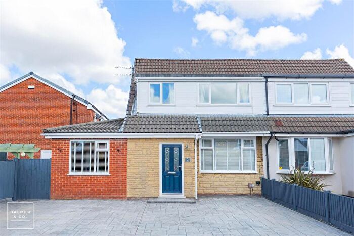 3 Bedroom Semi-Detached House For Sale In Peel Close, Atherton, M46