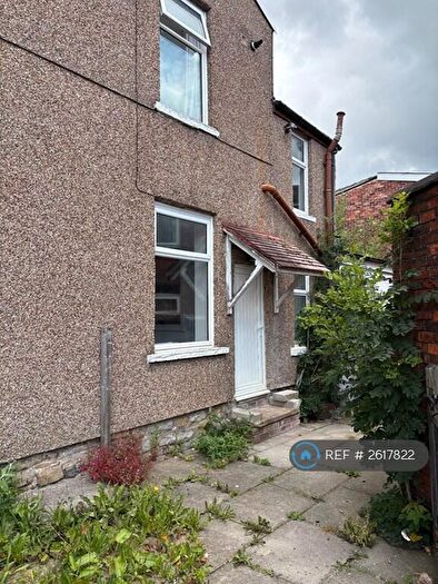 2 Bedroom Flat To Rent In Meadow Street, Hyde, SK14