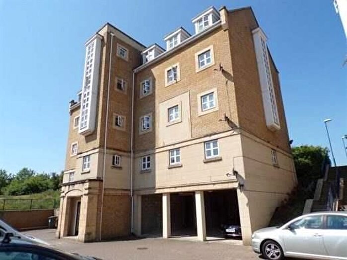 2 Bedroom Flat To Rent In Sandpiper Close, Greenhithe, DA9