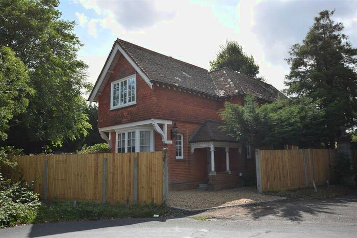 2 Bedroom Detached House To Rent In Woodstock Lane North, Long Ditton, Surbiton, KT6