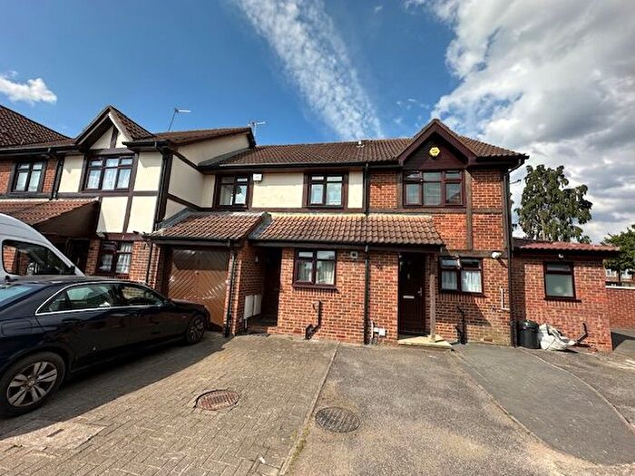 4 Bedroom Detached House For Sale In Regents Close, Hayes., UB4