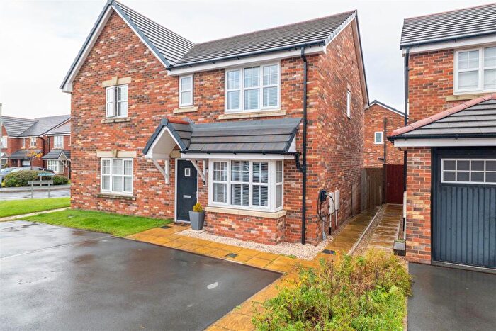 3 Bedroom Semi-Detached House For Sale In Swift Drive, Farington, Leyland, PR25
