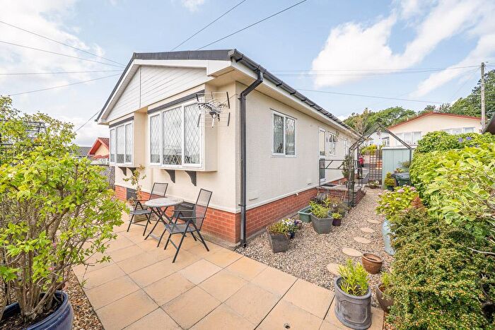 2 Bedroom Park Home For Sale In Earls Ditton Lane, Hopton Wafers, Kidderminster, DY14