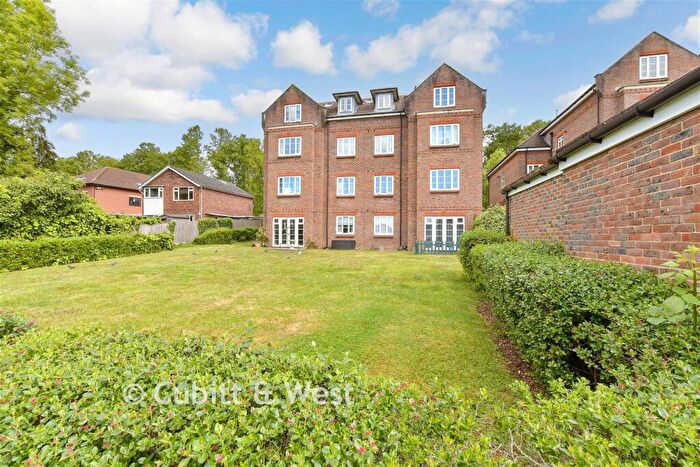 1 Bedroom Apartment For Sale In Gatton Park Road, Redhill, Surrey, RH1