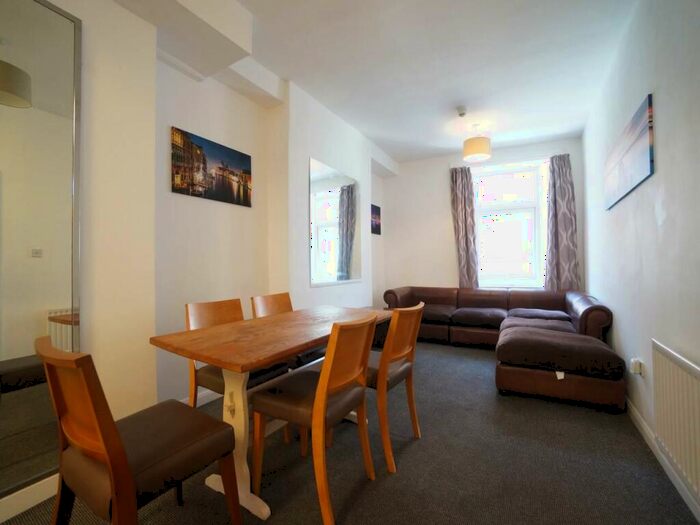 6 Bedroom House To Rent In Holyhead Road, Bangor, LL57