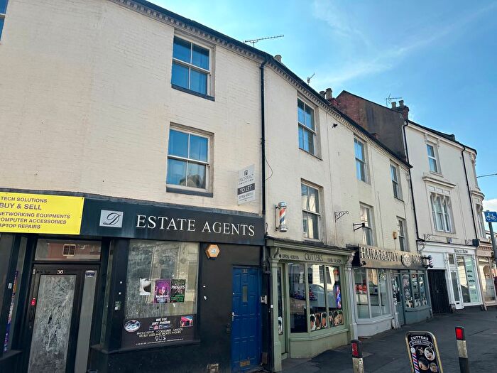 1 Bedroom Flat To Rent In Bed Flat, High Street, CV31