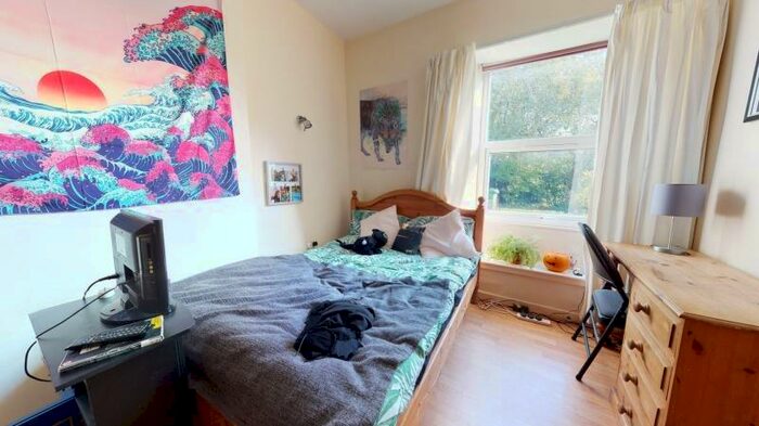 3 Bedroom Semi-Detached House To Rent In Quarry Mount, Woodhouse, Leeds, LS6