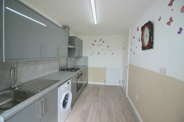 2 Bedroom Flat To Rent In High Road, Romford, RM6