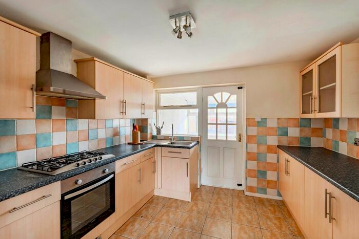 3 Bedroom Semi-Detached House To Rent In Radburn Road, Doncaster, South Yorkshire, DN11