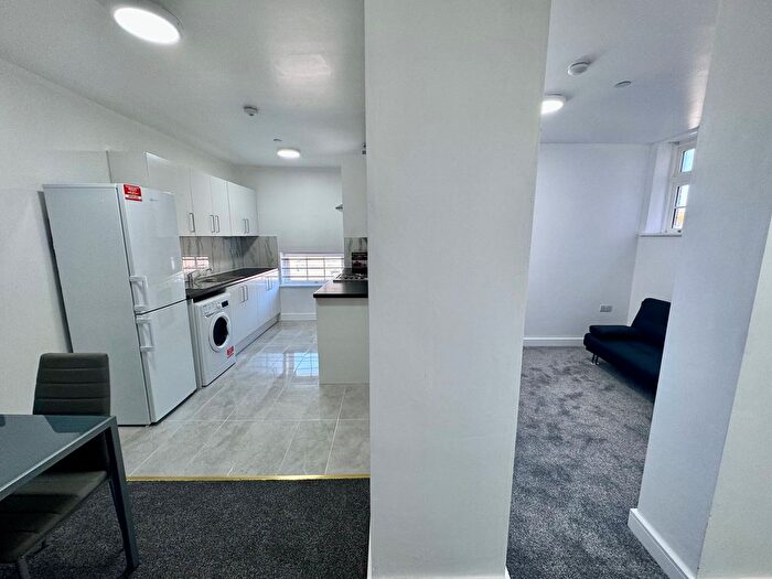 3 Bedroom Property To Rent In Castle Boulevard, Nottingham, NG7