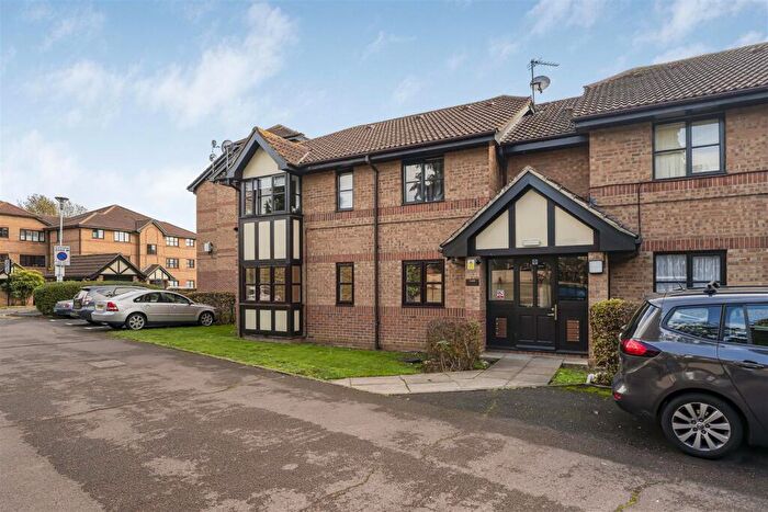 1 Bedroom Flat For Sale In Chamberlain Place, Walthamstow, London, E17