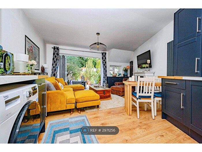1 Bedroom Maisonette To Rent In Chapel Close, Berkhamsted, HP4