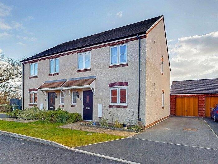 3 Bedroom Semi-Detached House For Sale In Kingston Close, Welland, Malvern, WR13