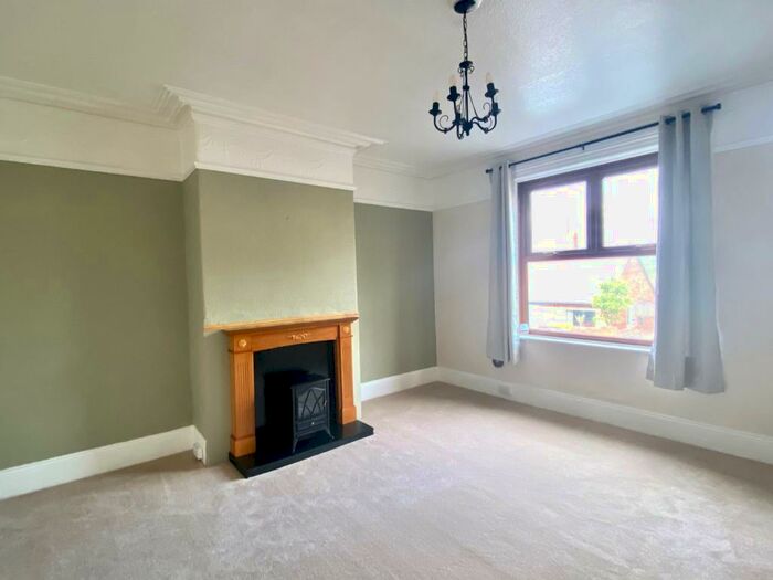 3 Bedroom Terraced House To Rent In Booth Street, Cleckheaton, BD19