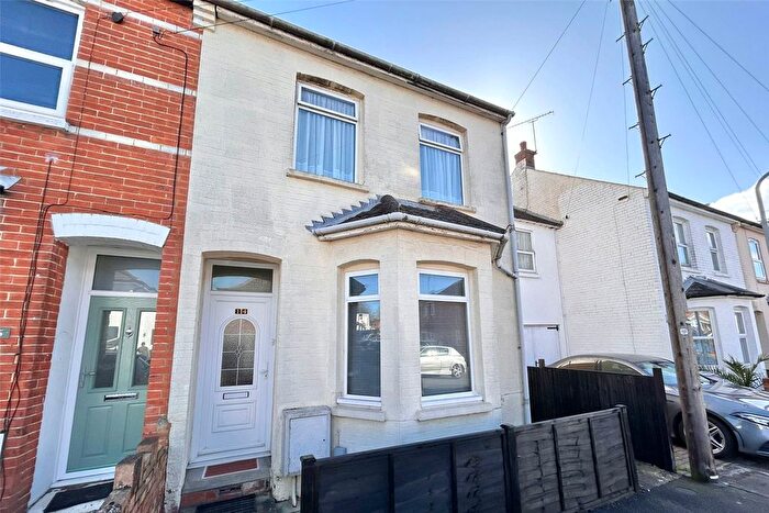 3 Bedroom Semi Detached House For Sale In Institute Road, Aldershot, Hampshire, GU12