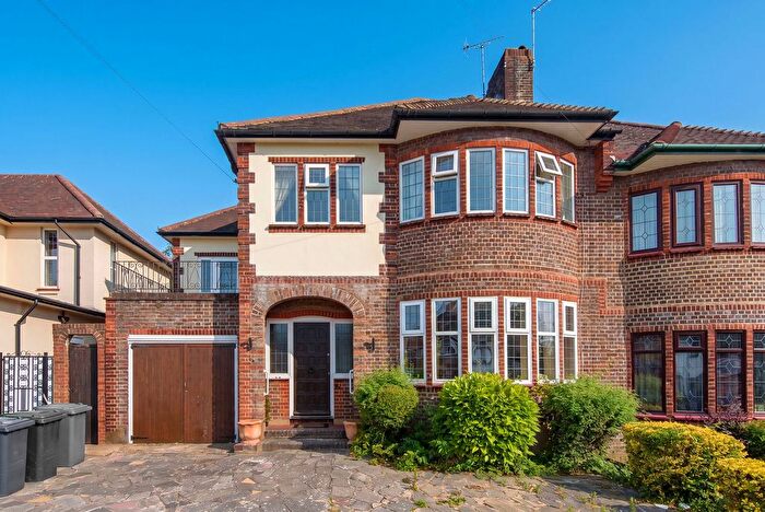 4 Bedroom Semi-detached House For Sale In Folkington Corner, Woodside Park, London, N12