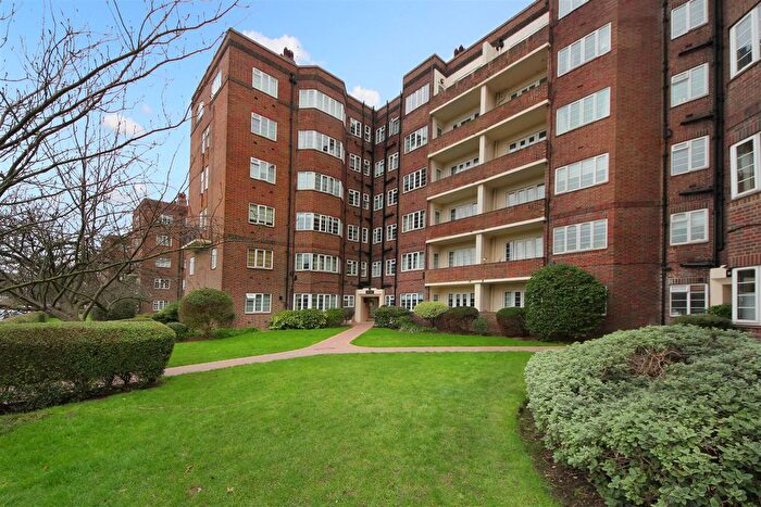 3 Bedroom Flat To Rent In Chiswick Village, London, W4