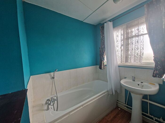 1 Bedroom Flat To Rent In Capworth Street, Leyton, E10