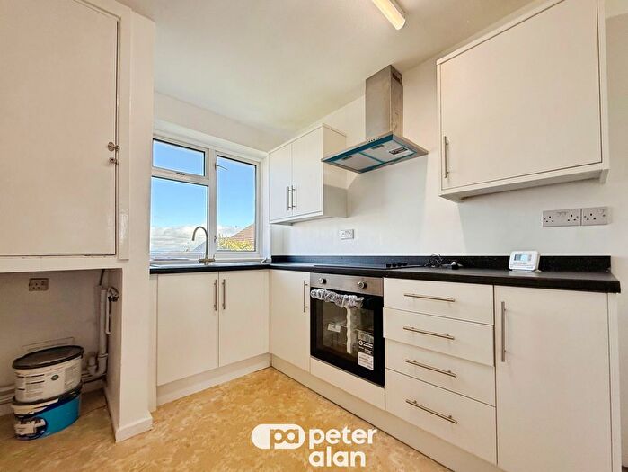 2 Bedroom Maisonette To Rent In Dochdwy Road, Llandough, Penarth, CF64