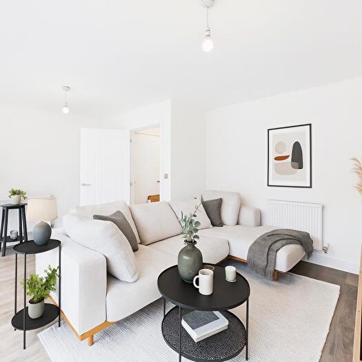 4 Bedroom Semi Detached House To Rent In Gunson Street :: Platting Village, M40