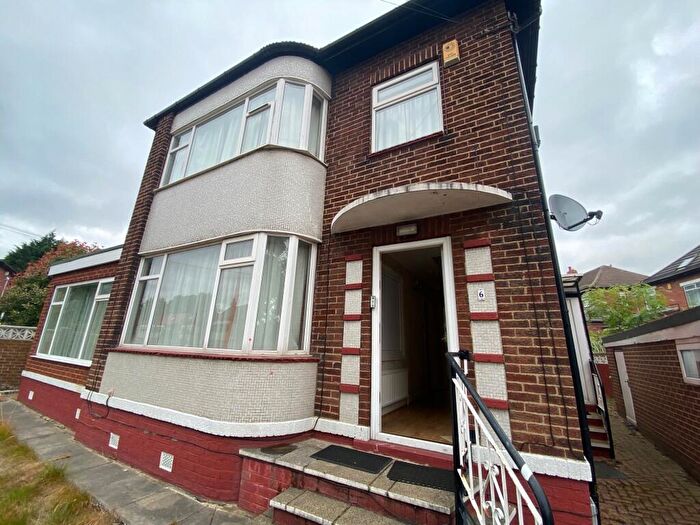 4 Bedroom House To Rent In Ash Crescent, Leeds, LS6