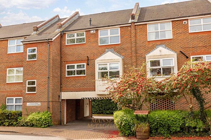 2 Bedroom Flat For Sale In Manning Close, East Grinstead, RH19
