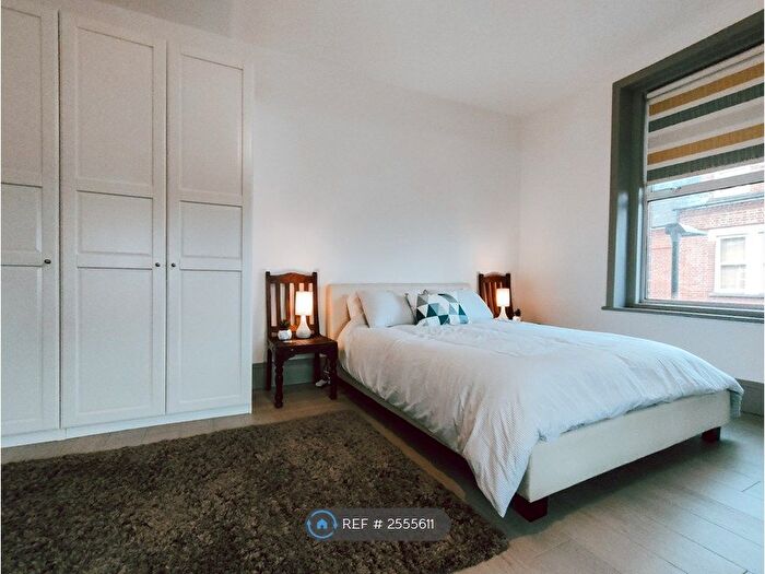 2 Bedroom Flat To Rent In Twickenham, Twickenham, TW1