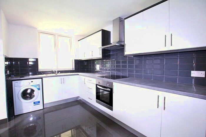 3 Bedroom Flat To Rent In New Place Square, London, SE16