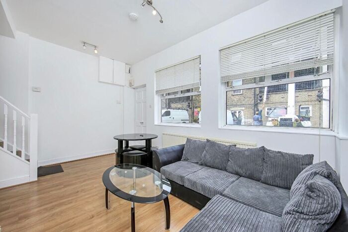 3 Bedroom Mews To Rent In Wightman Road, Turnpike Lane Hornsey, London, N8