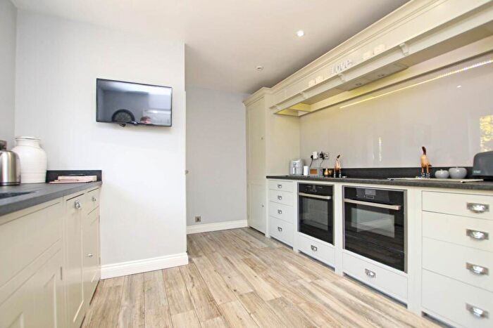 2 Bedroom Detached House For Sale In Angus Close, Eastbourne, BN20