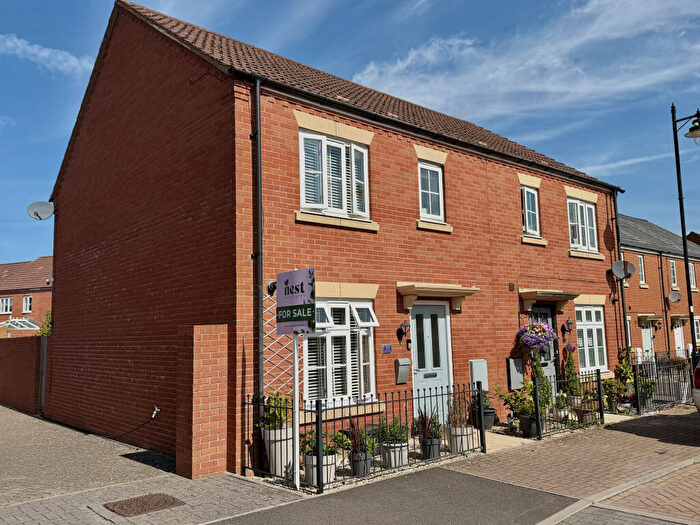 3 Bedroom Semi-Detached House For Sale In Keepers Road, Devizes, SN10