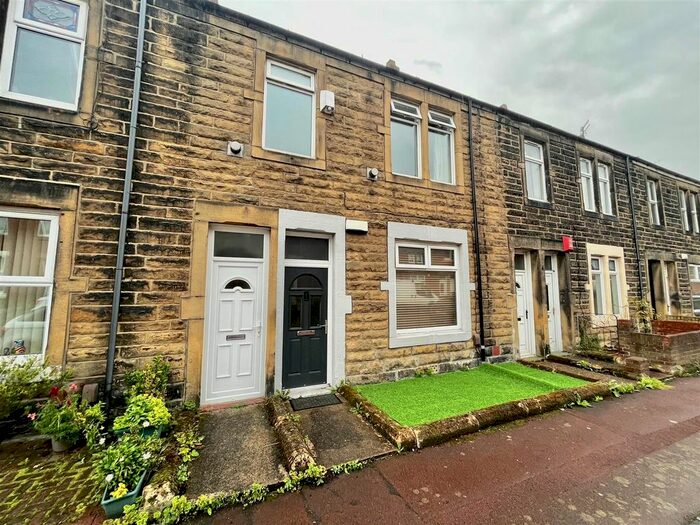 2 Bedroom Flat To Rent In York Street, Pelaw, Gateshead, NE10