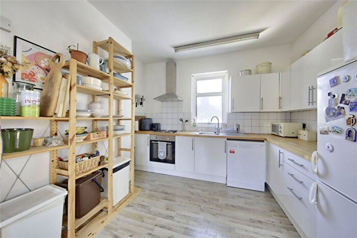 4 Bedroom Flat To Rent In Trinity Road, London, SW17
