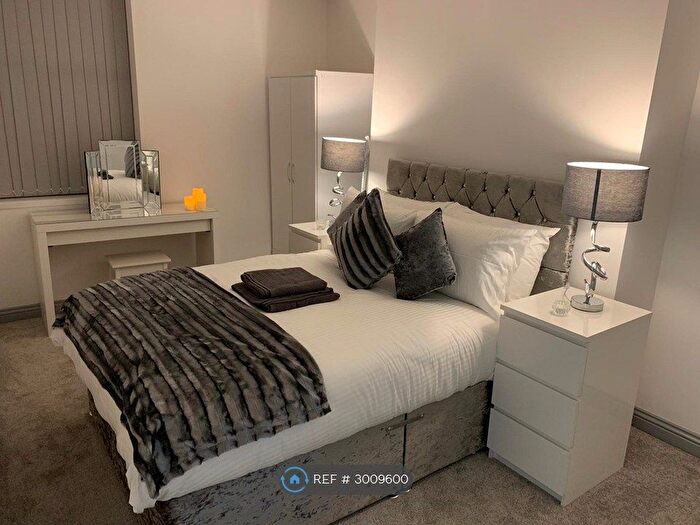 2 Bedroom Flat To Rent In Bertram Road, Bradford, BD8