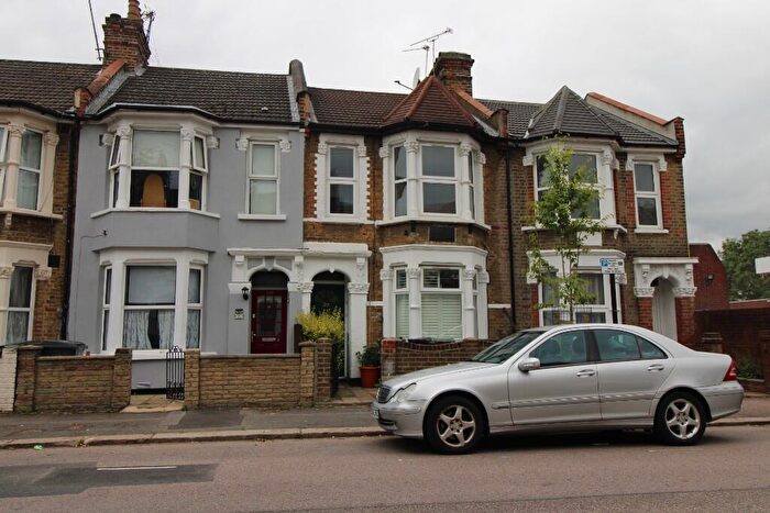 2 Bedroom Flat To Rent In Rosebank Grove, London, E17