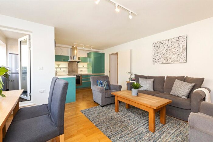 2 Bedroom Apartment To Rent In Joiners Yard, London, N1