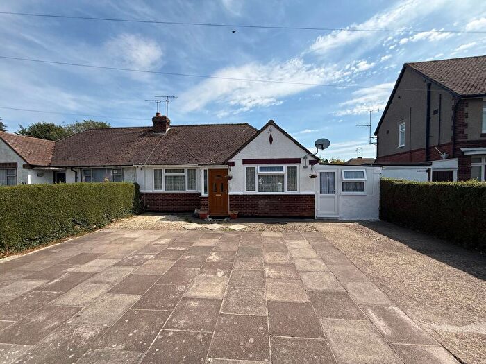 2 Bedroom Semi-Detached Bungalow For Sale In Icknield Way, Luton, LU3