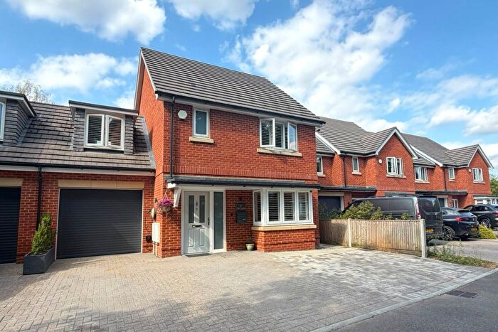 4 Bedroom Link Detached House For Sale In The Oaks, Ash, Surrey, GU12