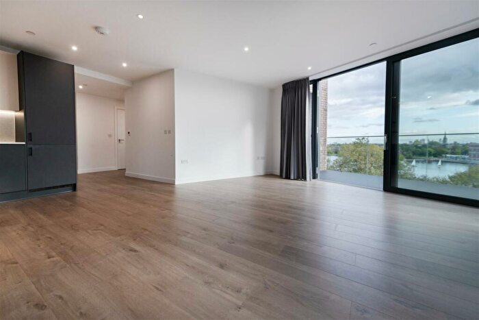 2 Bedroom Apartment To Rent In Coster Avenue, Hackney, N4