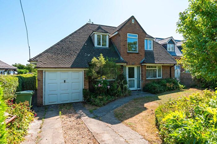 3 Bedroom Bungalow For Sale In The Avenue, Kennington, OX1